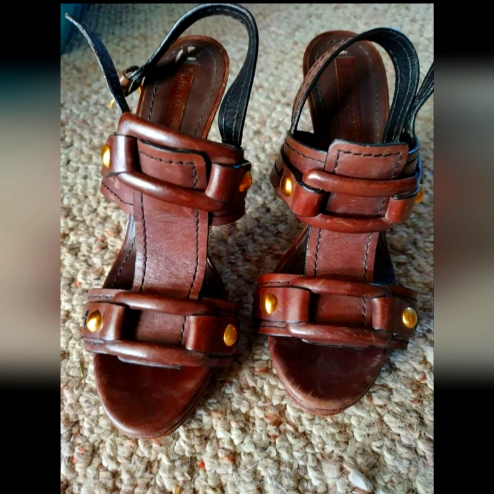 Size 7 BCBGmaxazria Soft Leather Open Toe Sandals